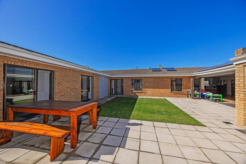 5 Bedroom Property for Sale in Bergsig Western Cape